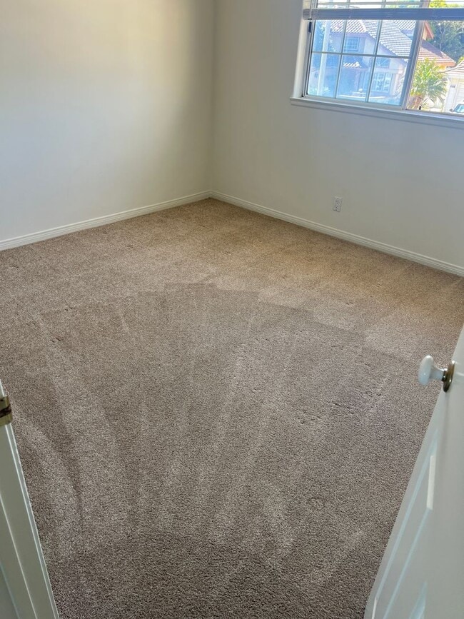 Building Photo - North Oxnard Single Family Home