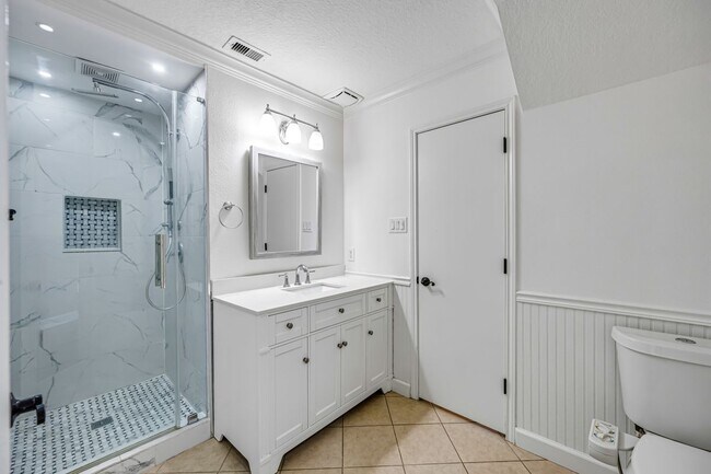 Building Photo - 5703 Basswood Dale Dr