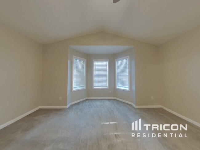 Building Photo - 334 Majestic Run
