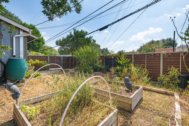 Building Photo - 5500 Westminster Dr