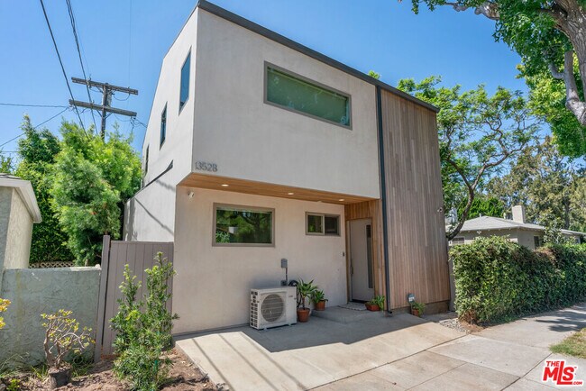 Building Photo - 1352 Pacific St
