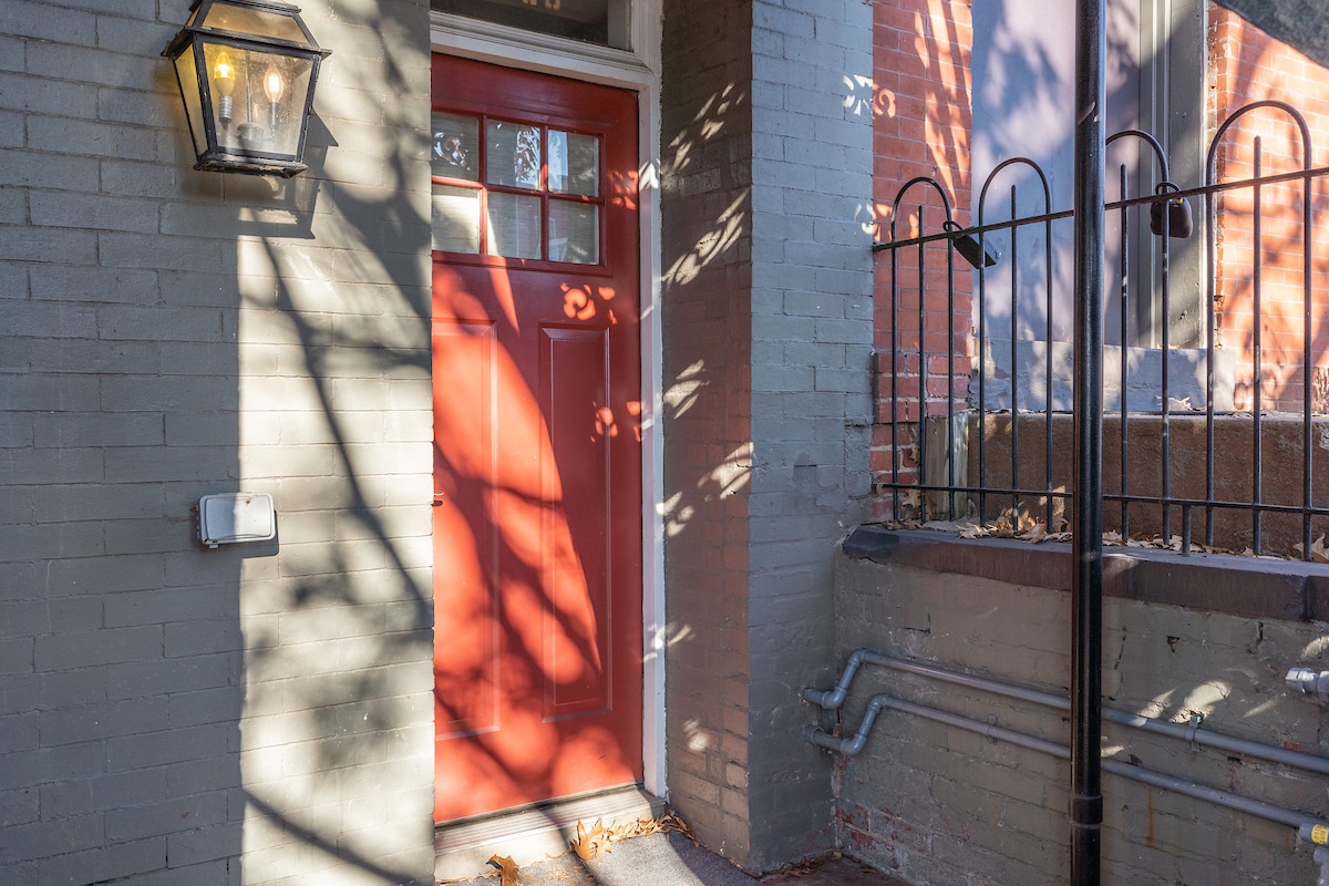 downstairs entrance - 403 P St NW