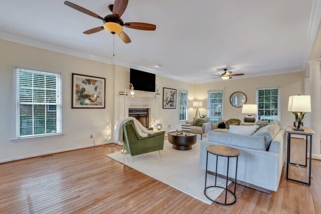 Primary Photo - 109 E Point Dr