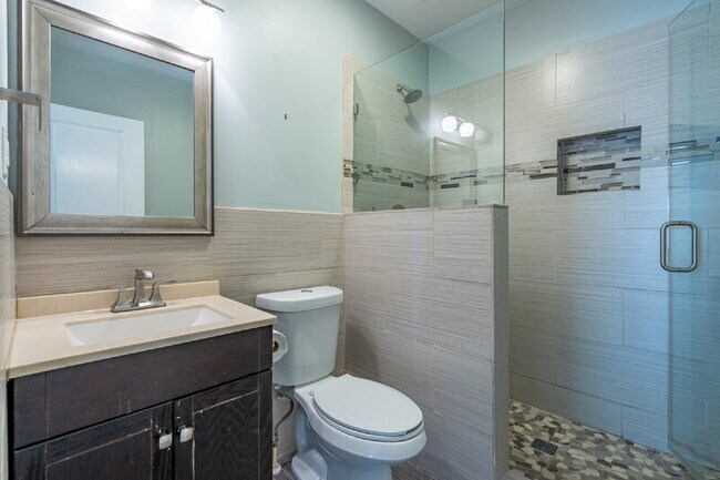 Building Photo - 3265 N Fulton Ave