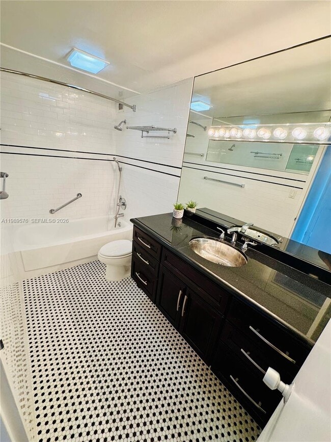 Building Photo - 3301 NE 5th Ave