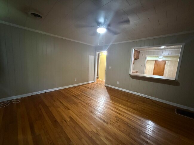 Building Photo - 703 Westway Rd