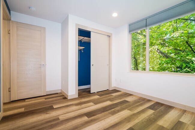 Building Photo - Stylish 3 Bedroom with Rooftop Decks and Dedicated Parking