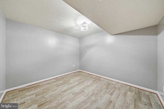 Building Photo - 13131 Clarksburg Square Rd
