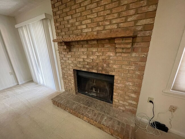 Building Photo - Luxurious And Spacious 3 Bed 2 Bath Brick Townhouse In Tysons Station