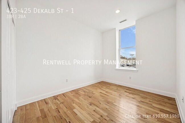 Building Photo - 423-425 Dekalb St-1