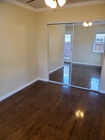 Building Photo - 421 N Ditmar St