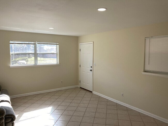 Building Photo - 7559 Proxima Rd