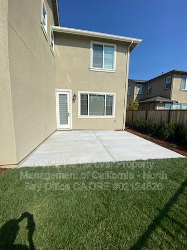 Building Photo - 1581 Country Manor Dr