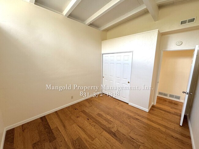 Building Photo - Beautiful 3-Bed, 2 Bath Mission Fields Home in Carmel-by-the-Sea with Modern Kitchen and Hardwood...