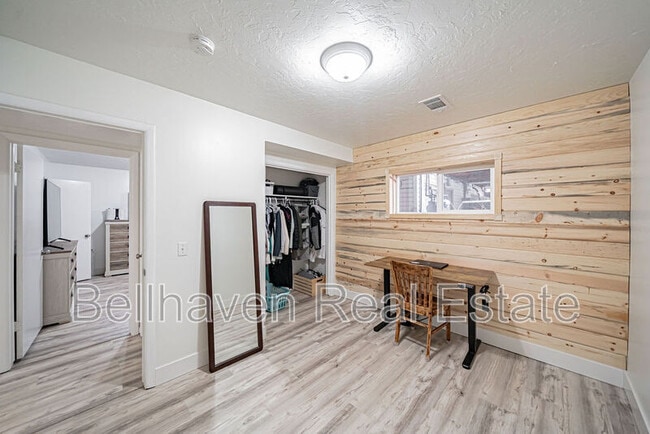 Building Photo - 12000 S Sunrise Cir