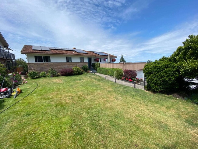 Building Photo - Spectacular Panoramic View at this 5-bed, ...