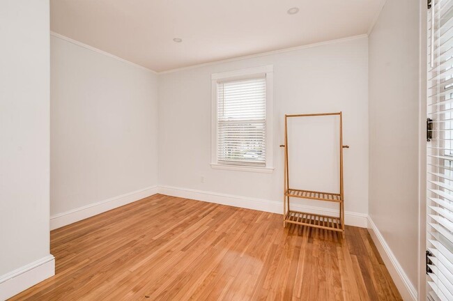 Building Photo - 815 Central Ave