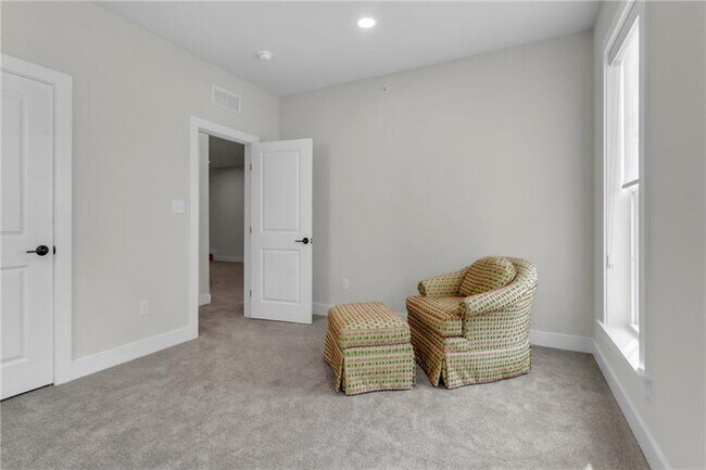 Building Photo - 509 High Cres Rd
