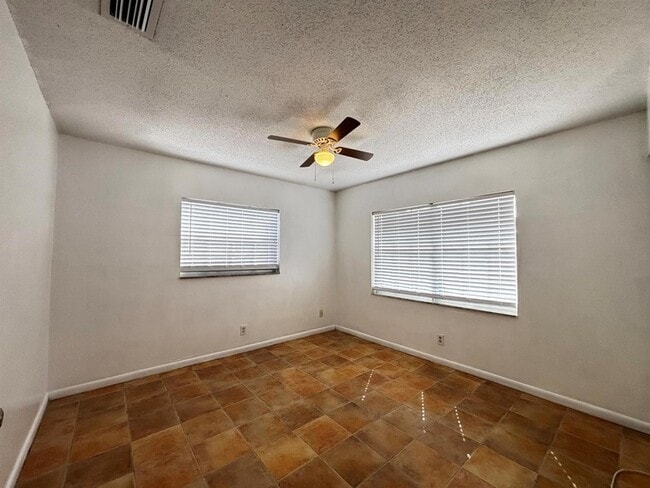 Building Photo - 3919 Wilshire St