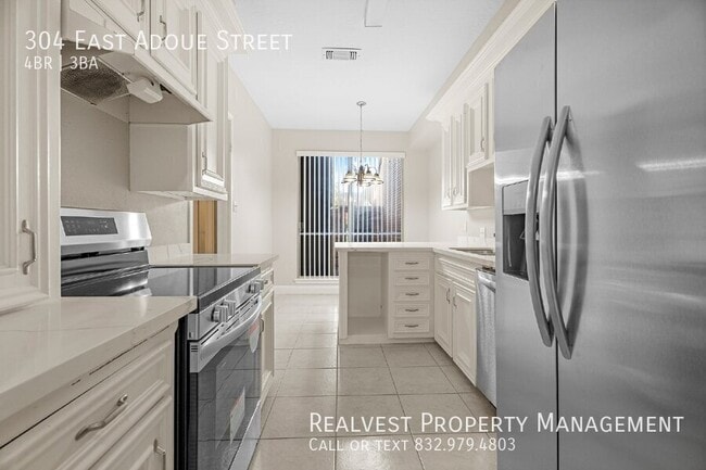 Building Photo - 304 E Adoue St