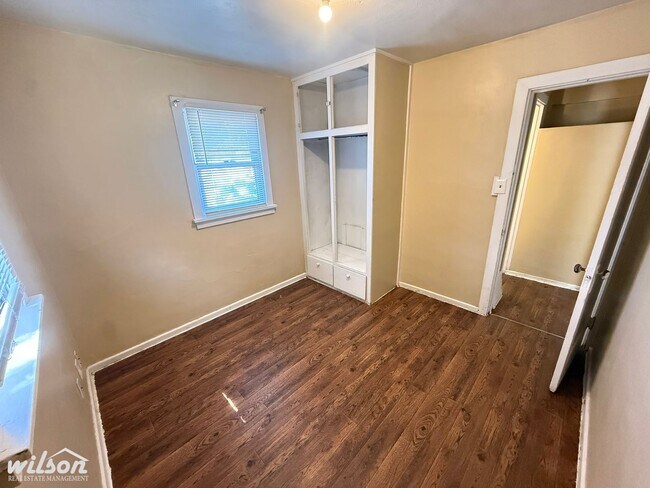 Building Photo - 1403 W Lincoln Ave