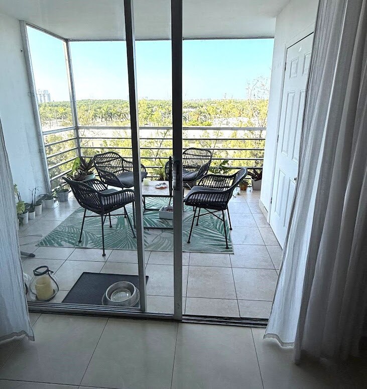 Building Photo - 3660 NE 166th St