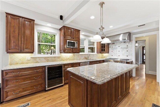 Building Photo - 685 E Morningside Dr NE