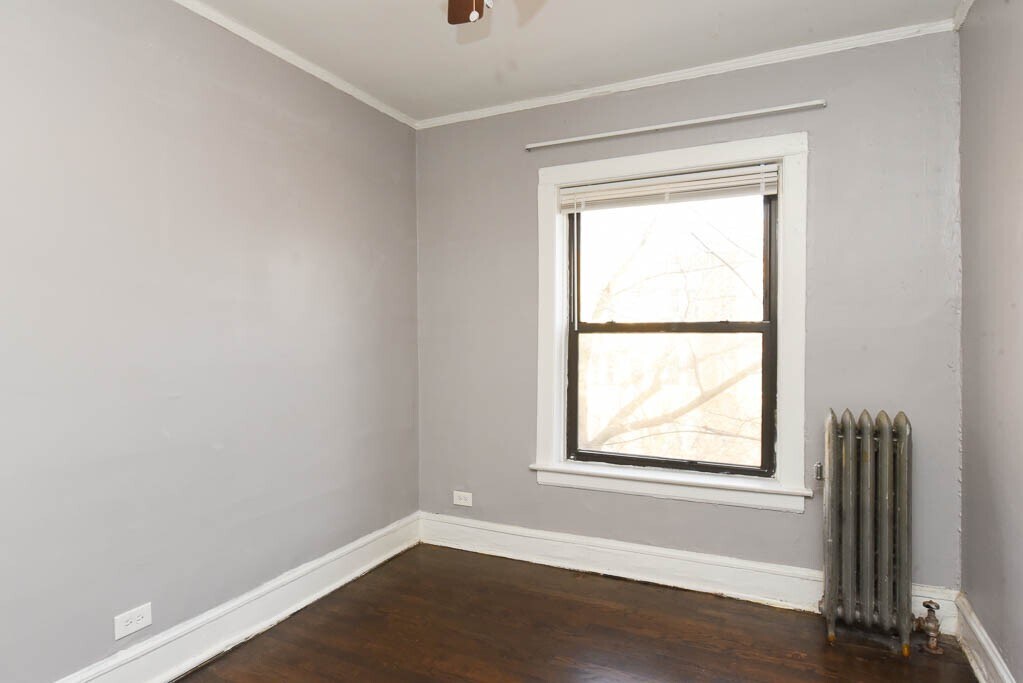 Building Photo - 3600 W Sunnyside Ave