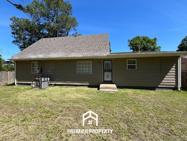 Building Photo - Spacious 4BR/2BA Home in 38118 | Hardwood Floors & Large Fenced Backyard