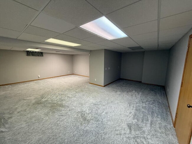 Building Photo - 1662 Klaver St SW