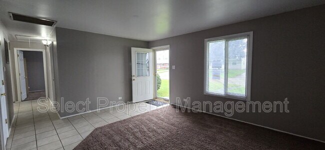 Building Photo - 522 Sara Dr