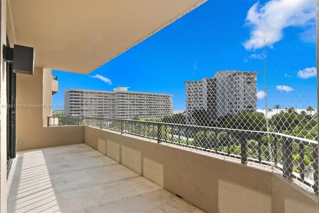 Building Photo - 251 Crandon Blvd