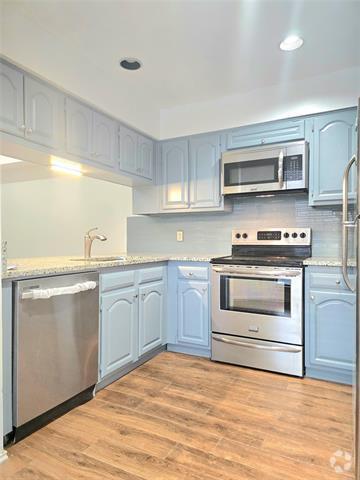 Building Photo - 9714 Summerwood Cir