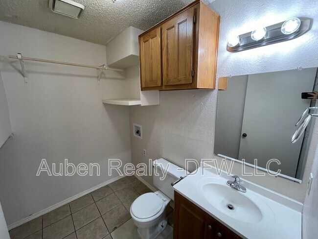 Building Photo - 5516 Lewis Ct