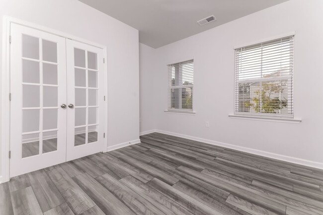 Building Photo - $300 Off First Month Rent!!! Charming 5 Bedroom Home Located In Raleigh NC!!!