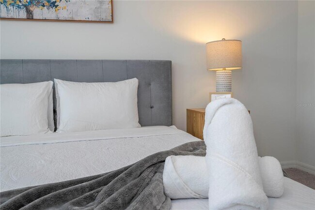 Building Photo - 686 Longboat Dr