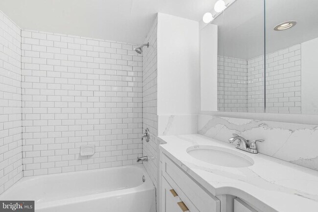 Building Photo - 1326 Spruce St