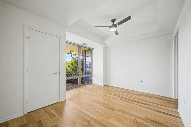 Building Photo - 7151 E Rancho Vista Dr