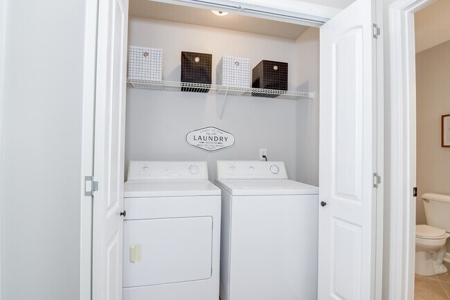 Building Photo - 2003 Helmsdale Ln