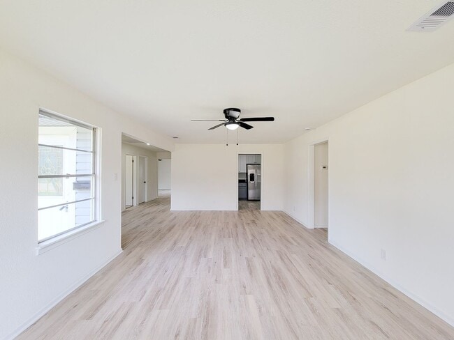 Building Photo - This beautifully remodeled 3-bedroom, 2-bathroom home in the heart of Lake Jackson, Texas, offers...