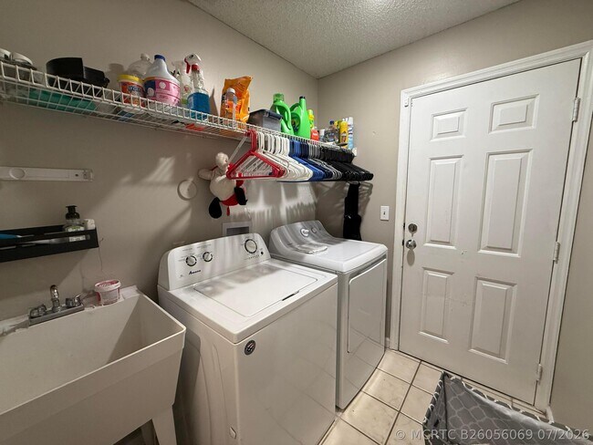 Building Photo - 13025 Meadowbreeze Dr