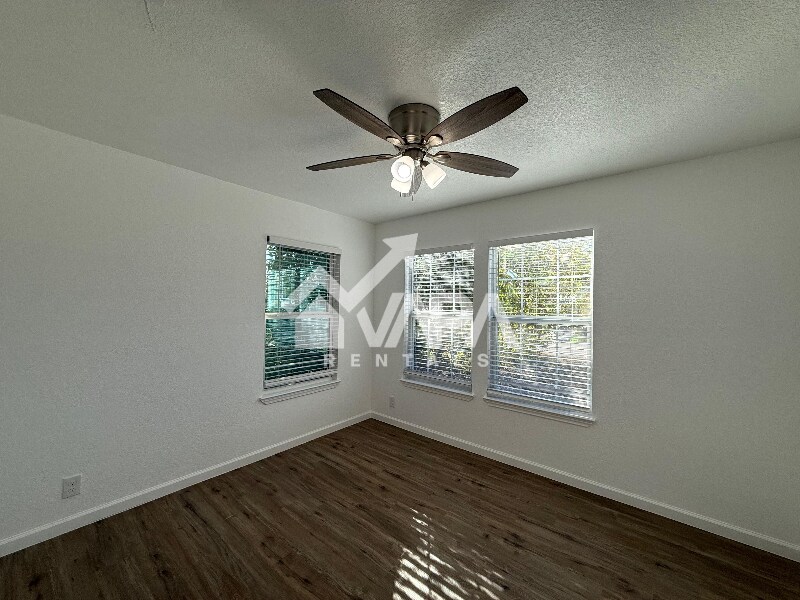 Building Photo - 143 Huxley Dr