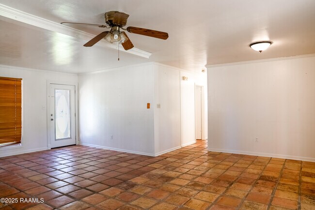 Building Photo - 213 Birch Dr