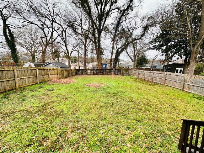 Building Photo - 365 Inman St SW