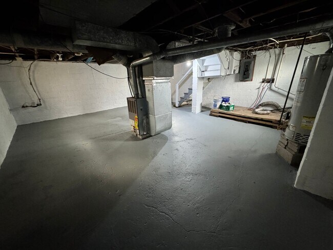 Building Photo - 3 Bedroom House