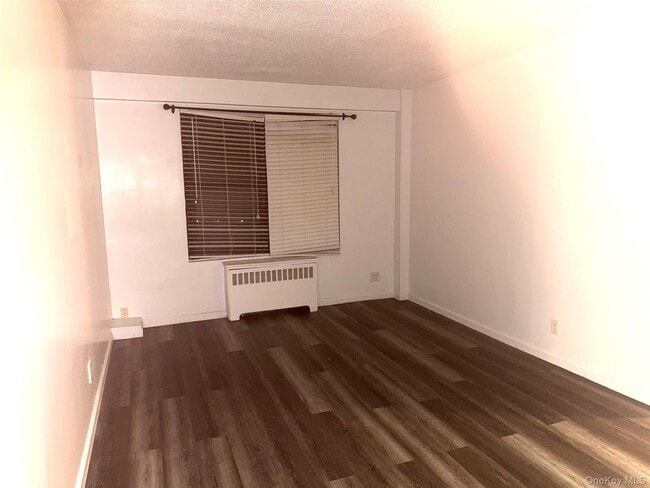Building Photo - 181 Pearsall Dr