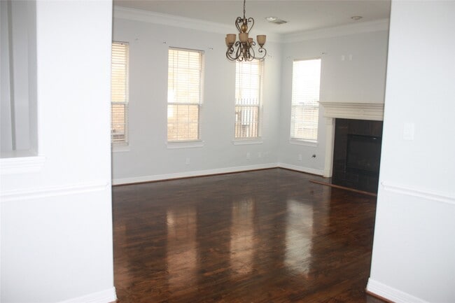 Building Photo - 3206 E Park At Beverly Hills