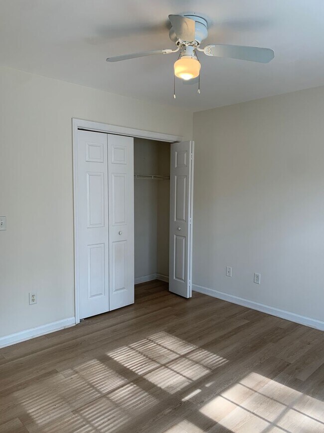 Building Photo - 4011 Masonboro Loop Rd