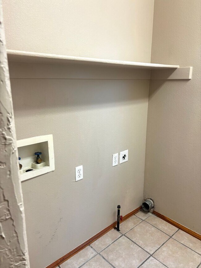 Building Photo - For Rent in Excellent Neighborhood! 80130