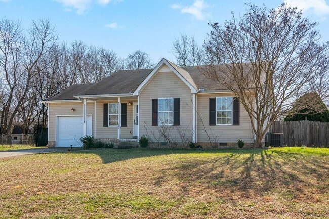 Building Photo - Cute home move in ready in the heart of Oak Grove- close to Fort Campbell and Shopping!